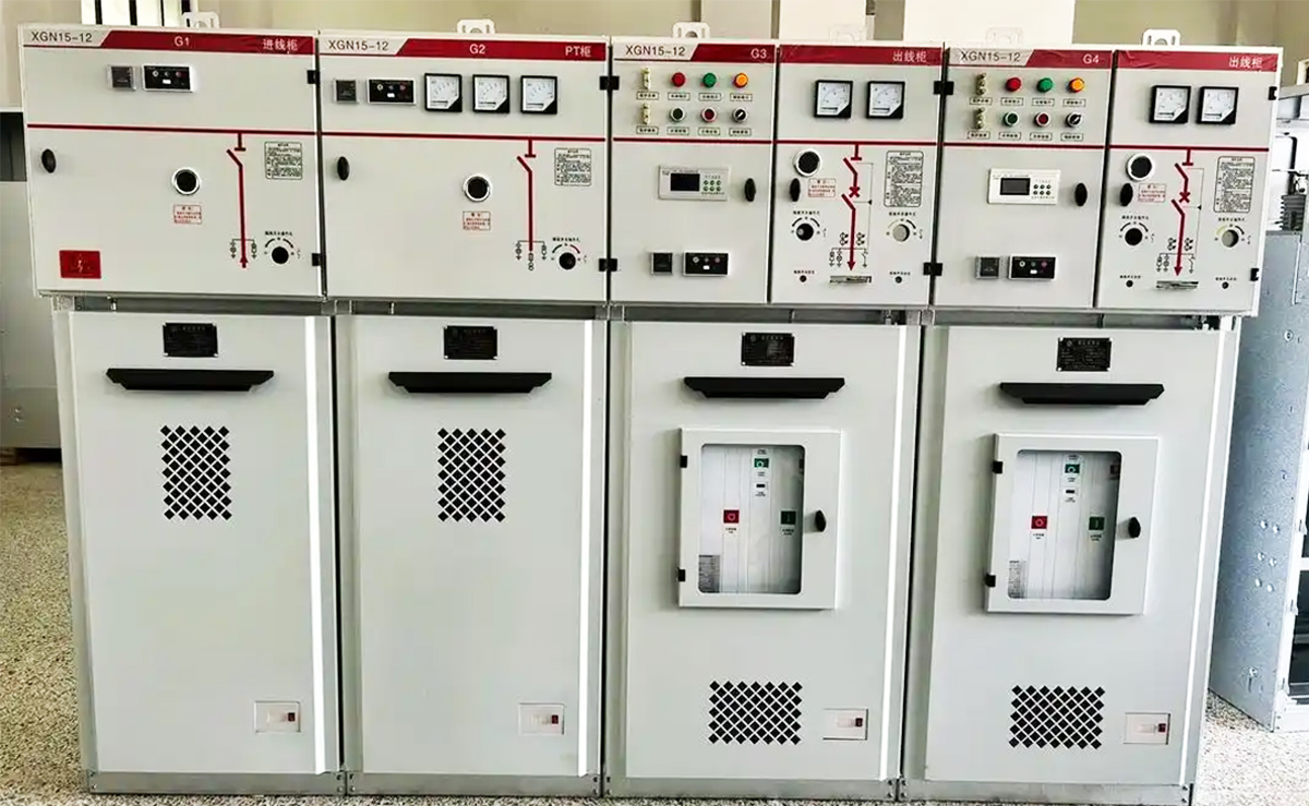 Que fatores os engenheiros devem considerar ao selecionar um painel de distribuição de média tensão?